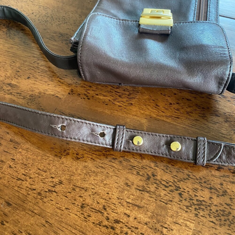 Made In Canada Leather Multi Compartment Crossbody Bag - Picture 11 of 16